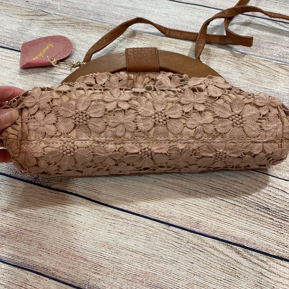 Vegan Beaumont Meadows Crossbody Bag from Ruche - Picture 3 of 7